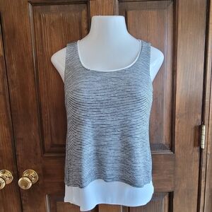 White House Black Market Sz XS Top White Black P2P 17 L 22